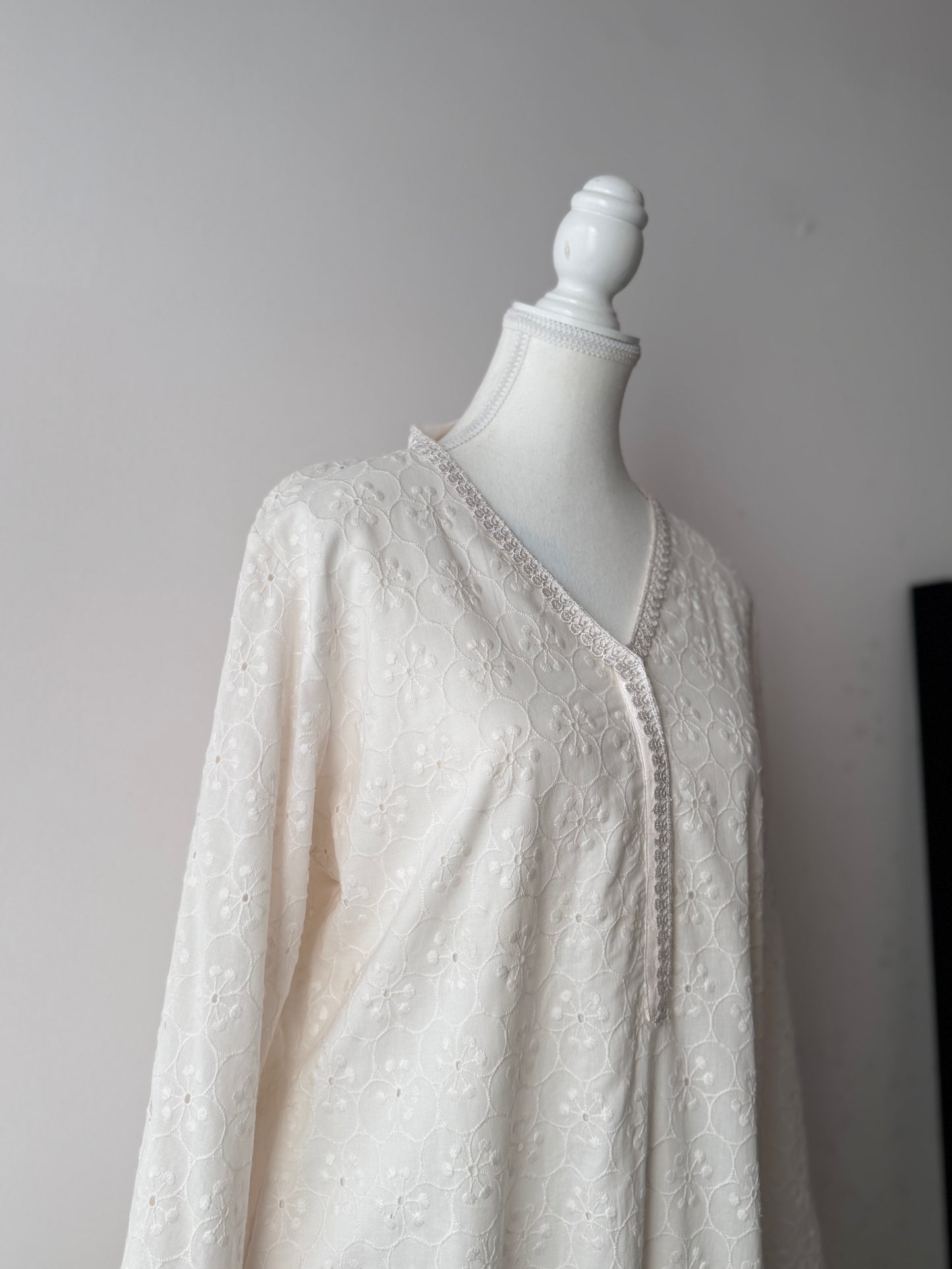 Off white Embroidered Cotton chicken Kari Kurta