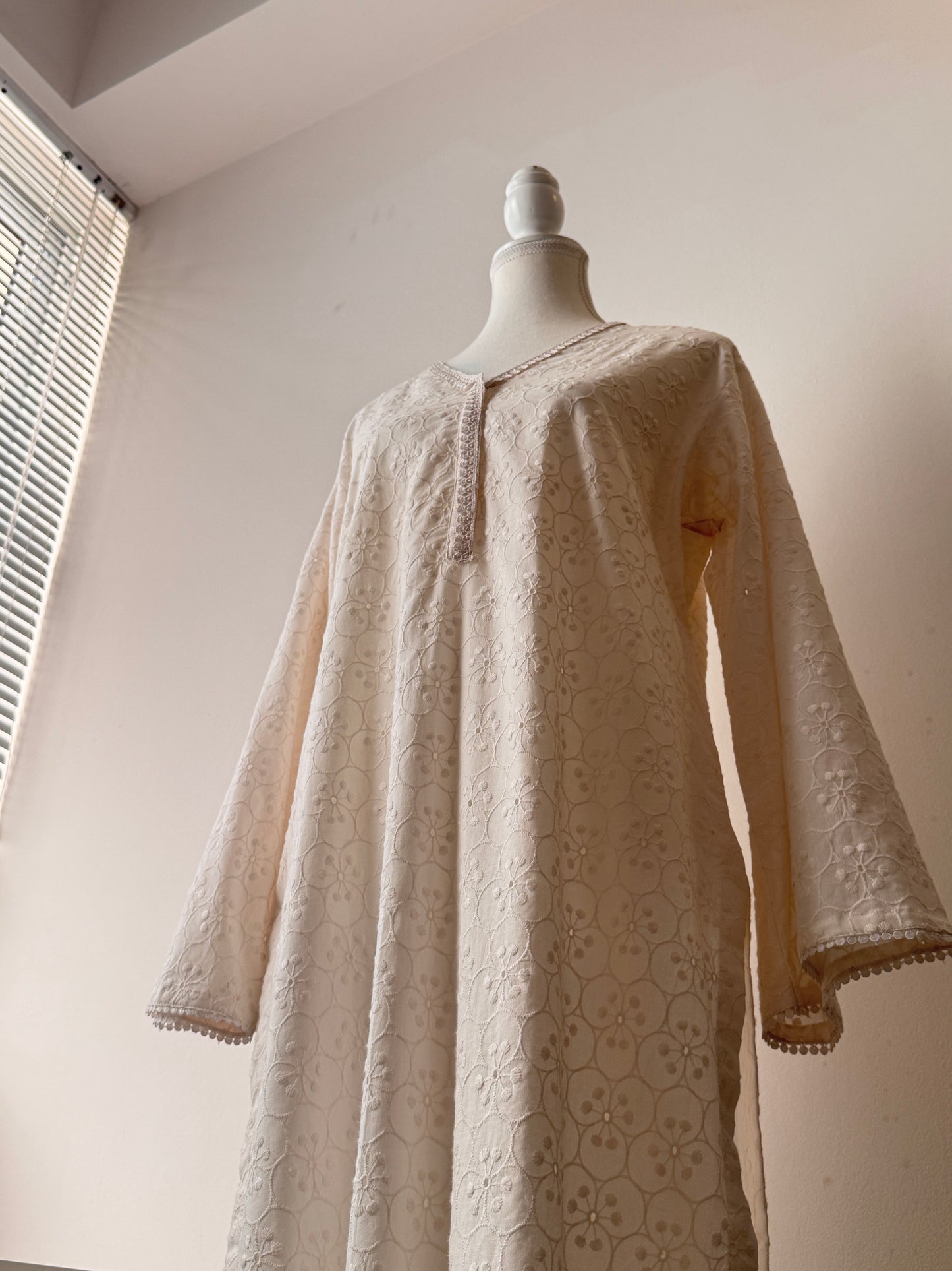 Off white Embroidered Cotton chicken Kari Kurta