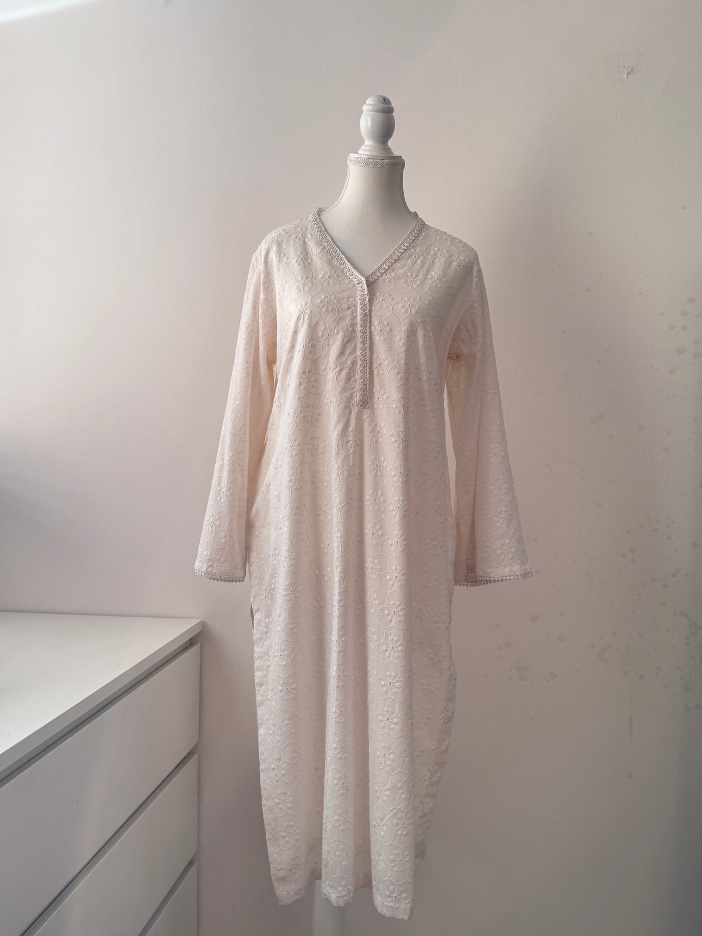 Off white Embroidered Cotton chicken Kari Kurta